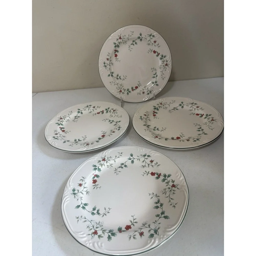 Pfaltzgraff Winterberry Salad Dessert Plates 8